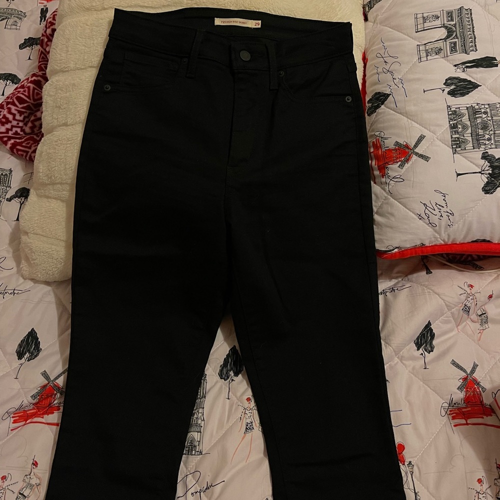 LEVI HIGH RISE BLACK JEANS
